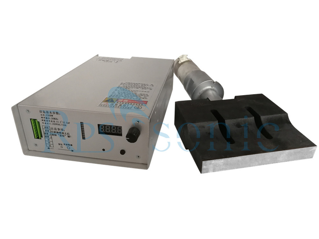 Alimentation ultrasonique haute fr&eacute;quence pour machine &agrave; sceller les masques