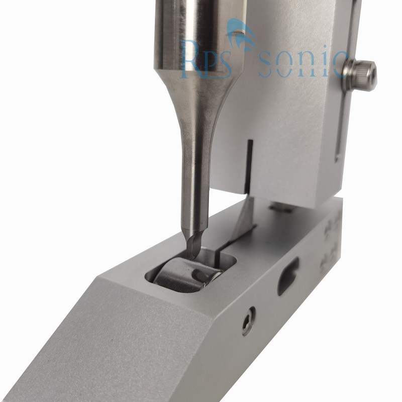 Coltello da taglio ad ultrasuoni per tessuti per taglio e taglio di materiali non tessuti