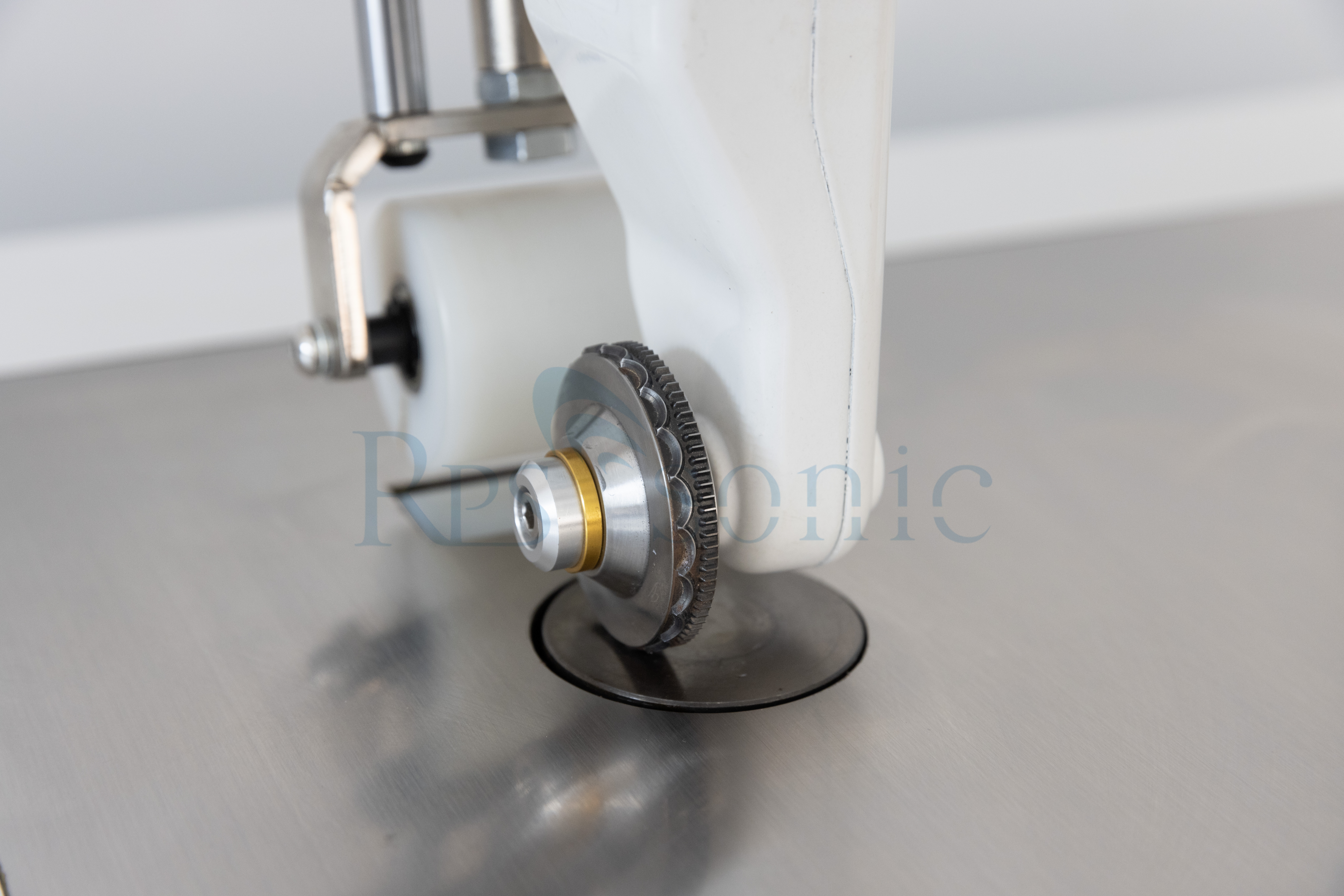Machine &agrave; coudre ultrasonique de dentelle 20 kHz avec klaxon rotatif en alliage de titane