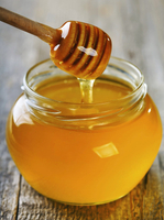 //rrrorwxhjionlo5p.ldycdn.com/cloud/noBpqKrrRllSkoijljpki/The-Dangers-and-Benefits-of-Raw-Honey.jpg