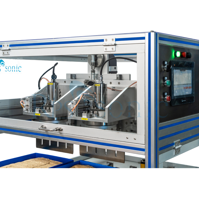 Macchina automatica per il taglio di alimenti ad ultrasuoni per il taglio di torte e pane